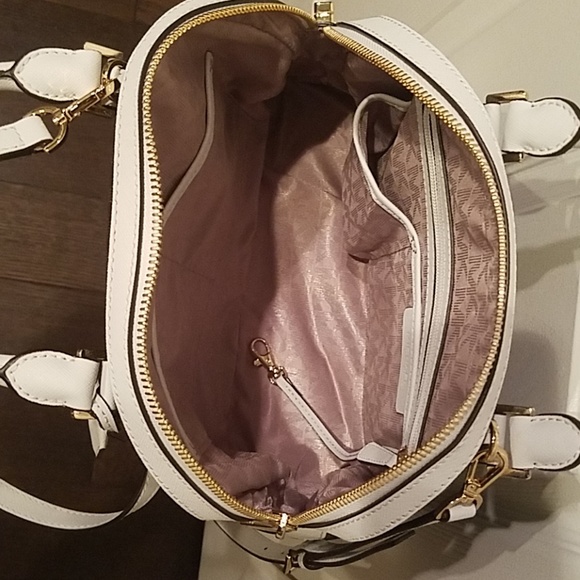 MICHAEL Michael Kors Medium Purse - Picture 4 of 7